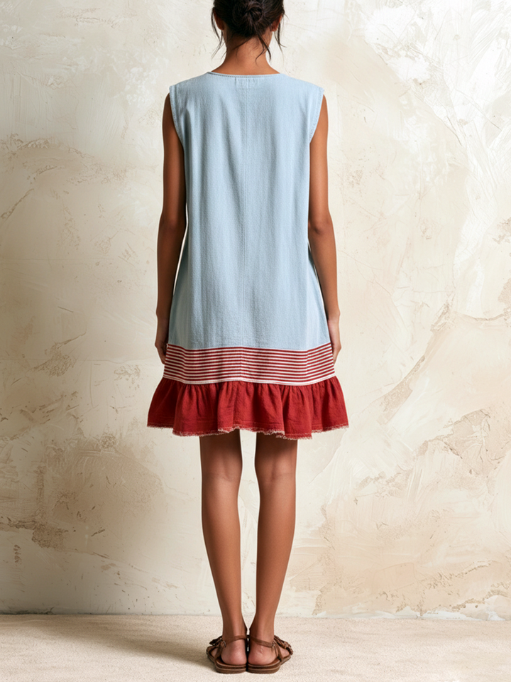 Amaya - Vestido túnica sin mangas azul claro con franja roja y dobladillo fruncido