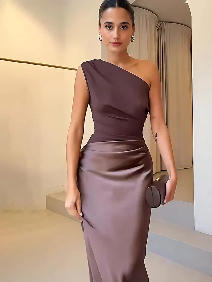 Ellis & Johnson™  | Maxi Dress with a Guilt in Satin